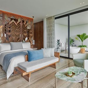 Luxury Corner King Room